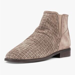 NYDJ womens Concetta Perforated Suede
Size 7.5
